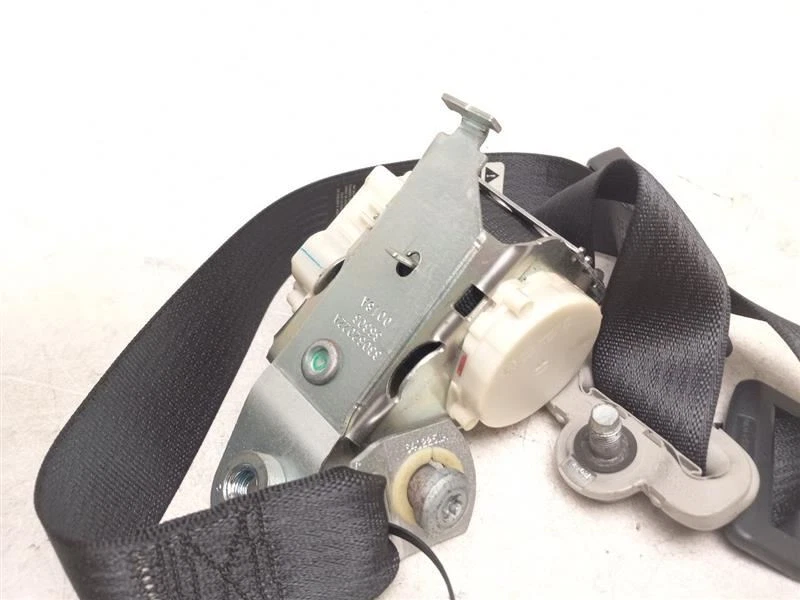 НАТЯЖИТЕЛЬ РЕМНЯ БЕЗОПАСНОСТИ ЗАДНЕГО ПАССАЖИРА подходит для CHRYSLER TOWN COUNTRY 2008 - Изображение 4 из 4