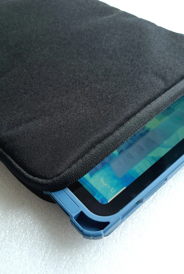 Quality black Case Cover For Apple iPad 9th,10th Gen 10.2” A2696 sleeve bag - Image 4 of 4