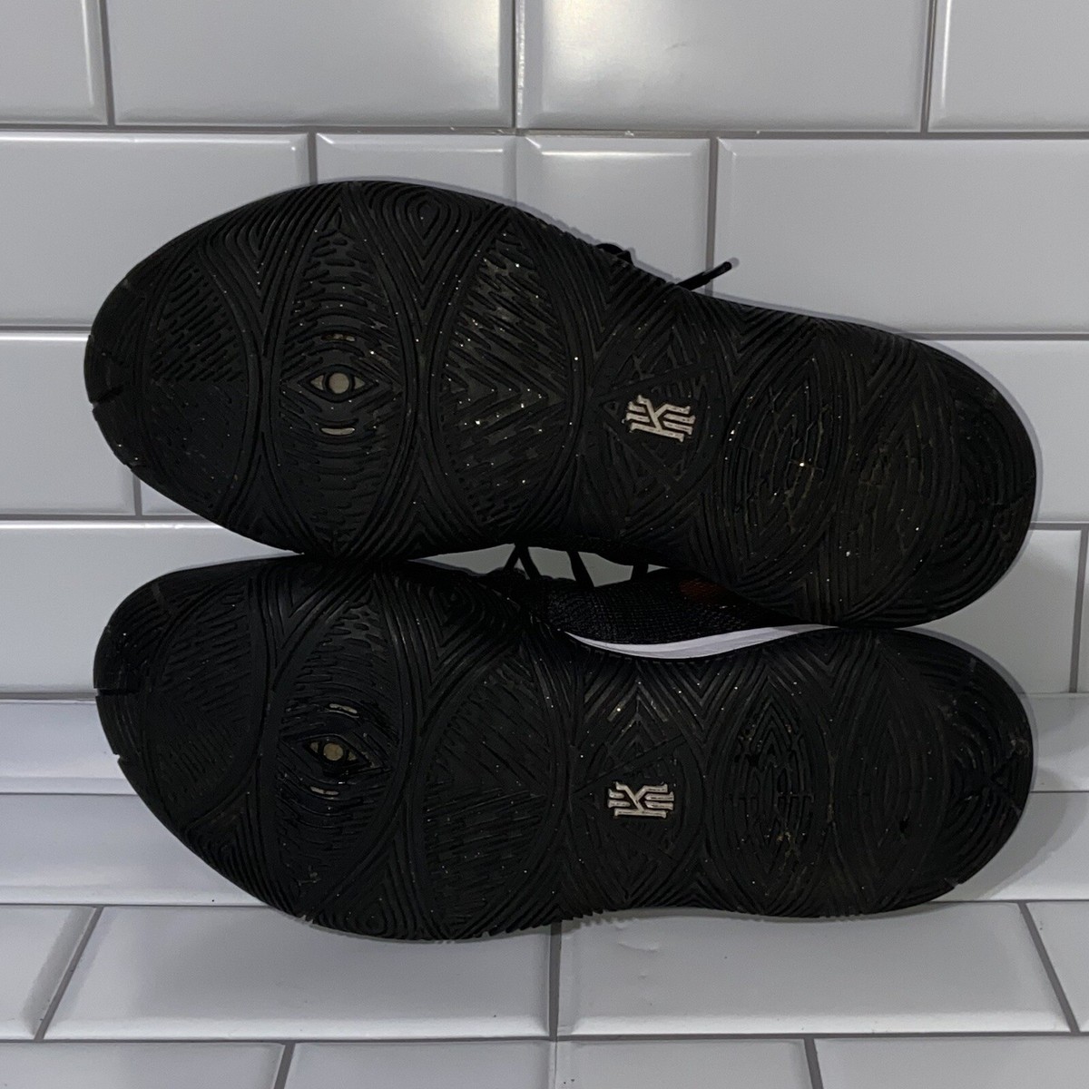 Nike Kyrie 5 EP Basketball Shoes Black Gold Engineered Performance Men’s 10 NIKE KYRIE 5 BLACK METALLIC GOLD for £115.00 | kicksmaniac.com main image 4