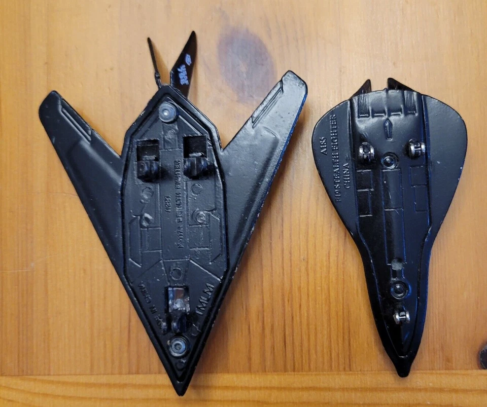 De colección. Avión militar fundido a presión ERTL F-19 y A221 F-117A Stealth Fighter Miss. Piezas Foto 3 de 4