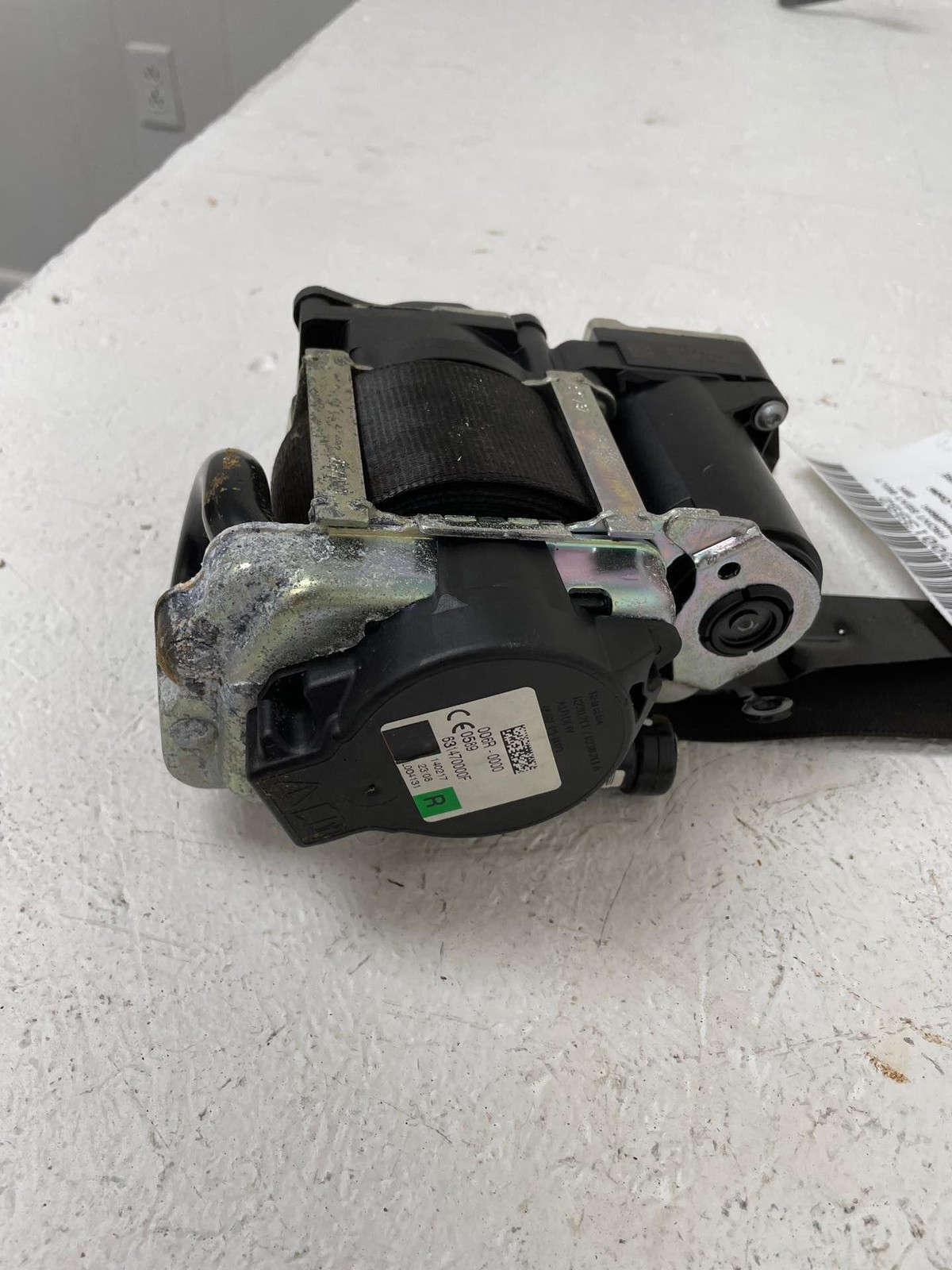 2016-2020 BENTLEY BENTAYGA FRONT PASSENGER SIDE SEATBELT RETRACTOR ASSEMBLY