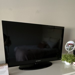 Dynex DX-32L200NA14 32" LCD 720p HDTV 60Hz ATSC HDMI USB VGA Black