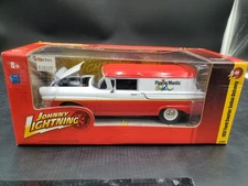 SUPER COOL Johnny Lightning 1:24 Playing Mantis 1957 Ford Courier Sedan Delivery