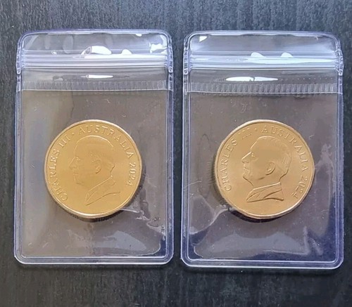 2 x $1 BLUEY 2024 1 DOLLAR Coins BUCK Pair of Two Designs Unc In Free Holders - Bild 2 von 2