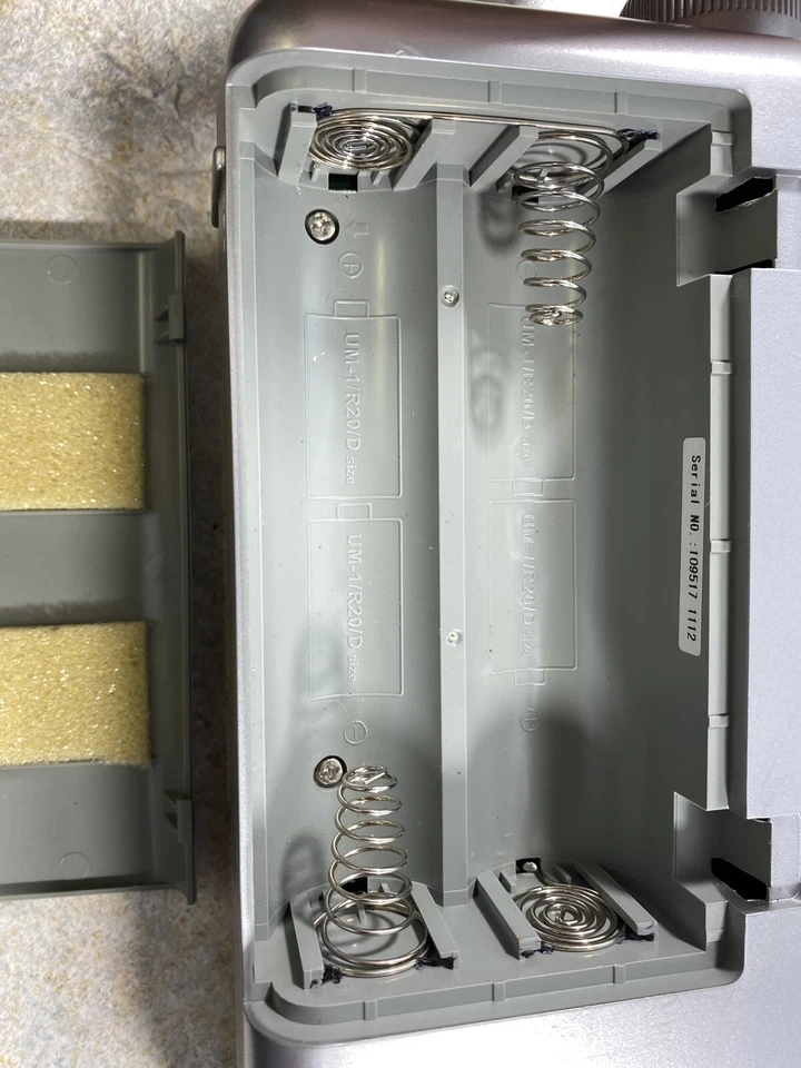 AudioComm RAD-F610Z AM/FM Portable Radio - Works Great - Image 3 of 4