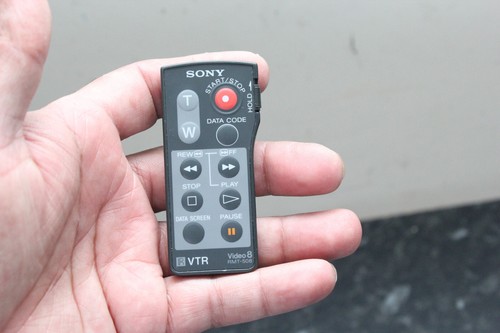 Sony VTR RMT-50B Video 8 Remote Control with Belt Holder & Shoulder Strap - Picture 8 of 15