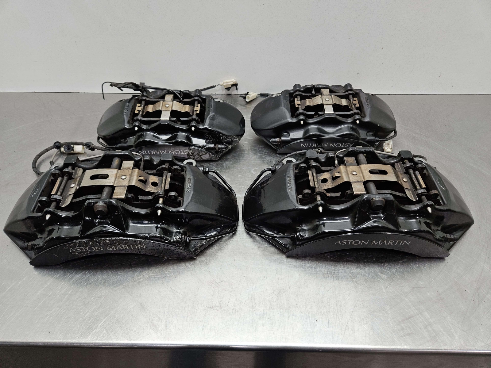2010 Aston Martin Rapide Complete OEM Set of 4 Brake Calipers Brembo 39k Miles