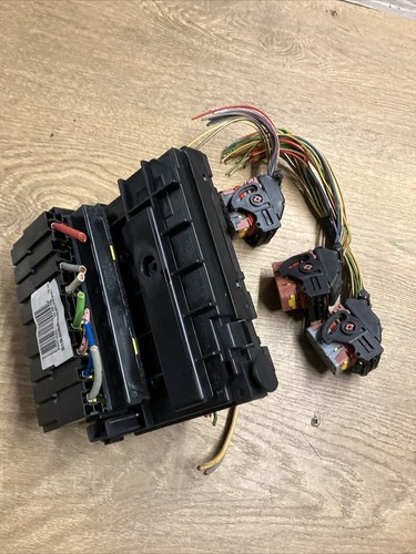 PEUGEOT CITROEN BSM UNDER BONNET FUSE BOX WITH PLUGS 9661708280 - Picture 5 of 5