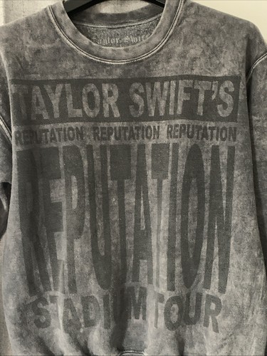Sudadera Taylor Swift Reputation Stadium Tour Desteñida Gris Envejecido Pequeña 🔥 - Imagen 3 de 11