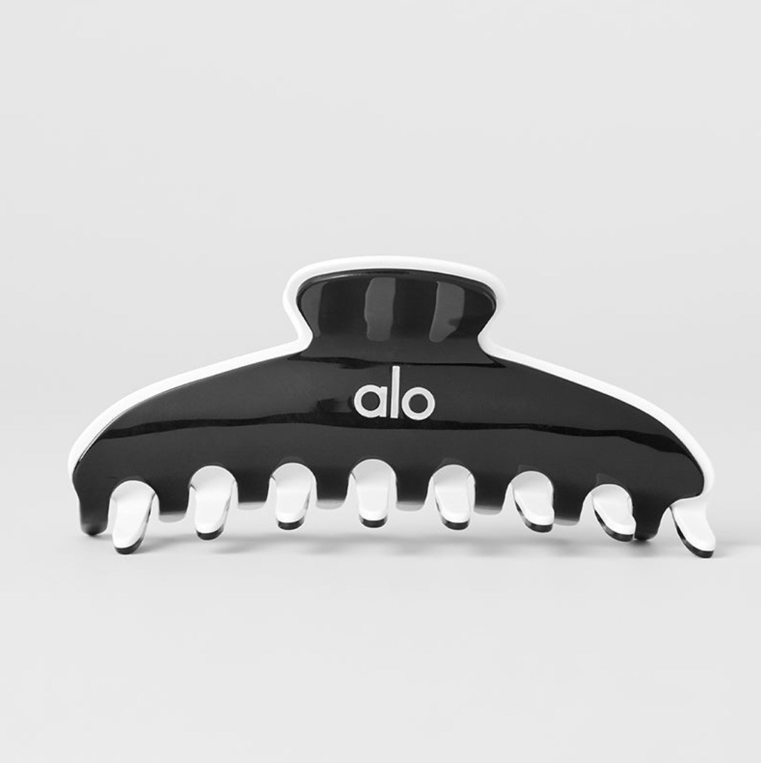 NWT Alo Outline Large Claw Clip - Macadamia/Black Authentic Alo Outline Claw Clip - Black/White - Fashion Accessories  main image 2