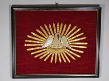 Broderie religieuse au pélican monté en cadre, époque XIX ème