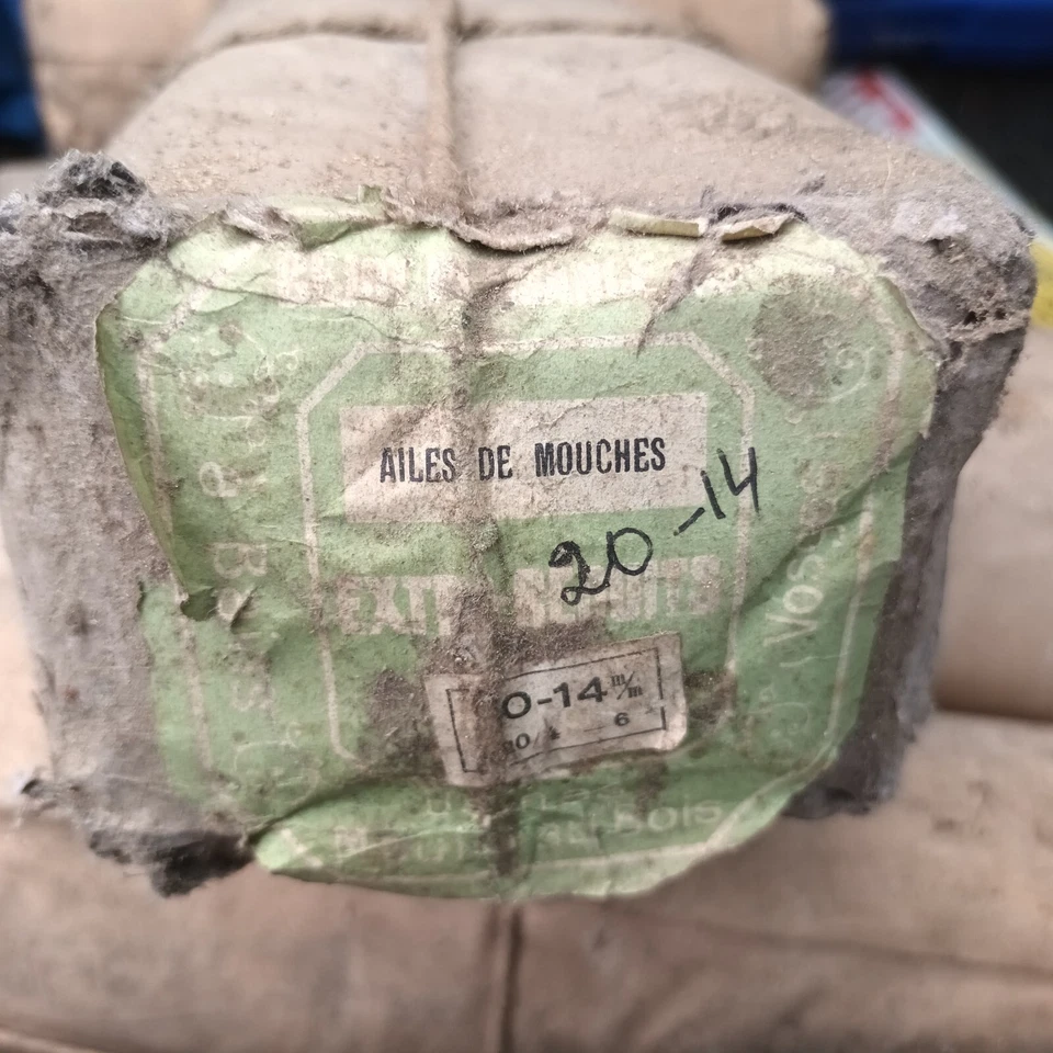 Lot 20 Anciens Clous "ailes de mouche" Militaria , brodequin, Déco 20/14 - Photo 2/4