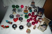 LOT OF 35+ VINTAGE CHRISTMAS ORNAMENTS READ!!
