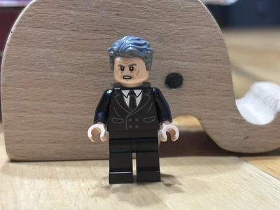 LEGO #21369 IDEAS: X-Files Smoking Man Minifigure - Image 1 of 2