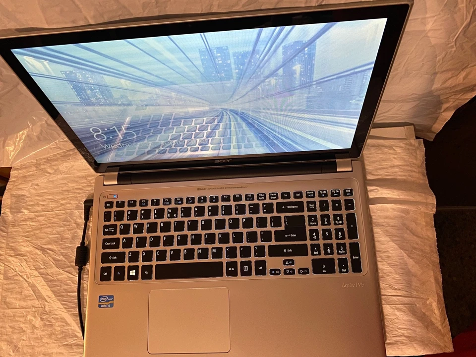 Acer Aspire V5-571P-6604 Laptop Intel I5 3rd Gen 6GB Ram (Everything works) - Image 3 of 4