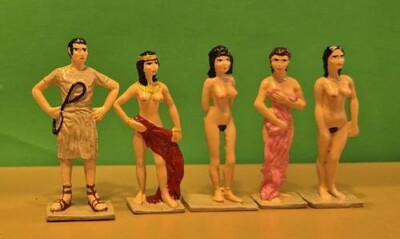 TOY SOLDIERS TIN ROMAN SEXY CAPTIVE ROMAN WOMEN WITH SLAVE TRADER  5PC 54 MM
