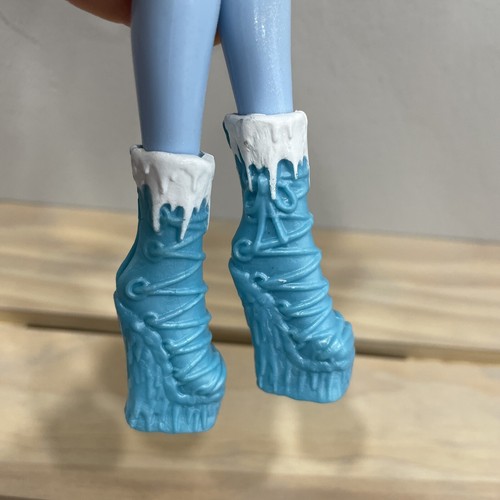 Monster High Art Class Abbey Bominable Doll (No Left Arm) READ DESCRIPTION - Picture 14 of 14