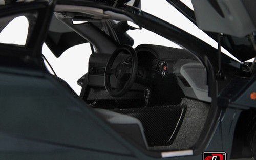 LCD - 1:18 McLaren F1 XP5 Green Diecast Model - Picture 12 of 21