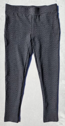 EUC - Women's LOFT Skinny Ankle Pant/Legging in Black/Gray Chevron - Size Small - Picture 2 of 4