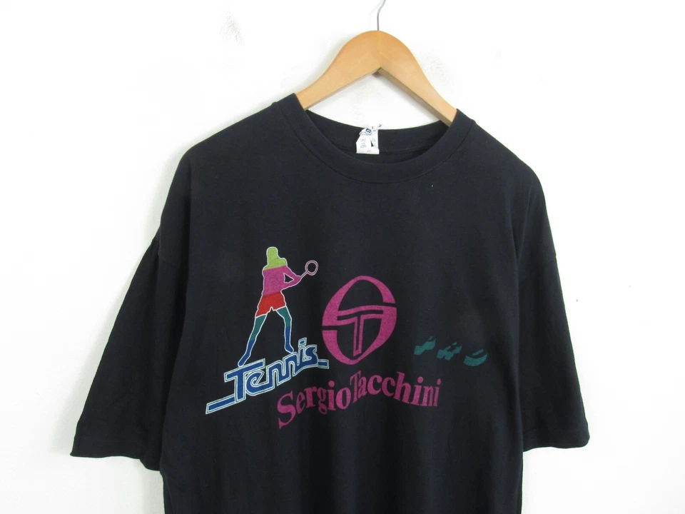 Camiseta Sergio Tacchini Tênis Preto Vintage Spellout Anos 80 Ponto Único GG - Imagem 2 de 4