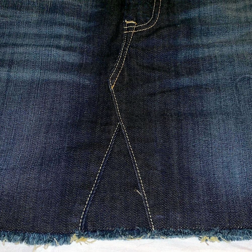 GAP size 10/30 dark blue faded wash frayed raw hem denim stretch