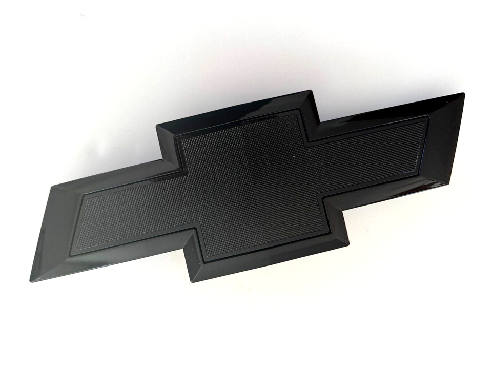 Gloss Black Front Chevrolet Bowtie Emblem 2007-2013 Gloss Black Front Bowtie Emblem For 2007-2013 Chevrolet Silverado 1500 & 2007-2010 2500HD/3500HD - GM Part 22829421 GM Part 22829421 Replacement - Foto 9