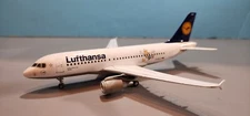 STARJETS 200 (DJDLH001) LUFTHANSA "LU" A319-100 1:200 SCALE MODEL W/GEAR & STAND