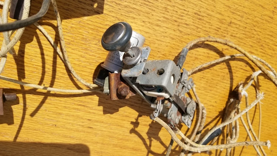 Interruptor de faros tablero varios Chevy Chevrolet 1949-52 49 1950 Fleetline cupé Foto 2 de 4