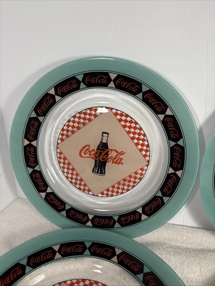 Набор из 4 обеденных тарелок Coca-Cola 9 5/8 дюйма сделано во Франции - Изображение 3 из 4