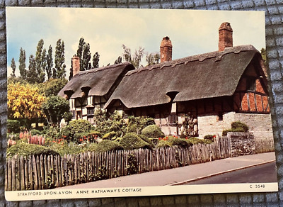 Vintage Continental Postcard - Stratford-Upon-Avon, Anne Hathaway's Cottage