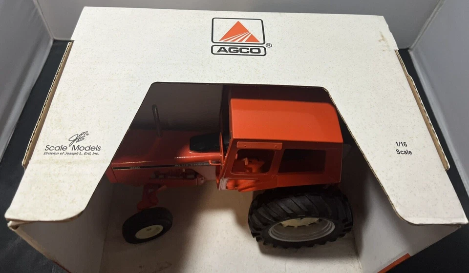 Allis Chalmers 200 Toy Tractor by  Scale Models 1/16 - Image 4 of 4