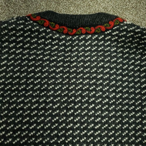 BERGENS Sweater Women Medium Gray Wool Pullover Jumper NORWAY Nordic Clasp EUC - Picture 11 of 16