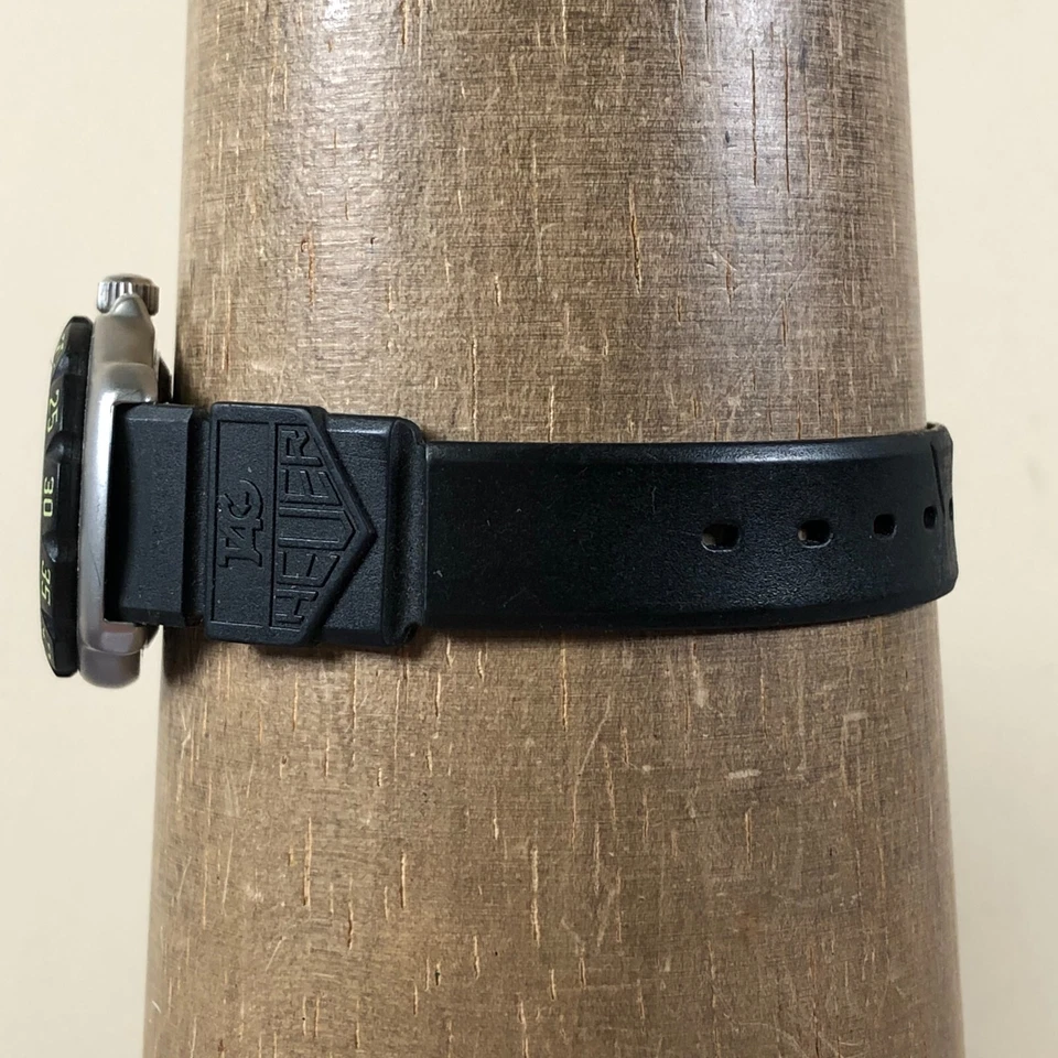 Reloj deportivo vintage TAG Heuer para mujer 200 metros goma cuarzo 28 mm 7 1/4" Foto 3 de 4