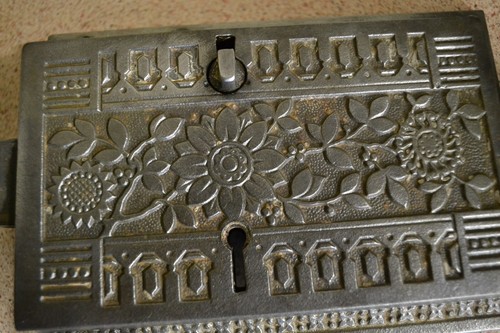 Original Victorian Cast iron Embossed box/rim lock - Picture 2 of 12