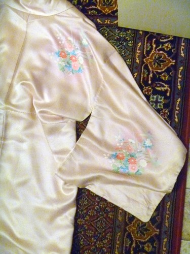 Antique Japanese Pink Flowered Kimono, good condition (see photos) - Picture 4 of 6