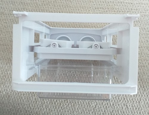 Russell Hobbs Hisense RH68FF176SS Fridge Freezer Ice Tray Assembly Genuine - Picture 4 of 5