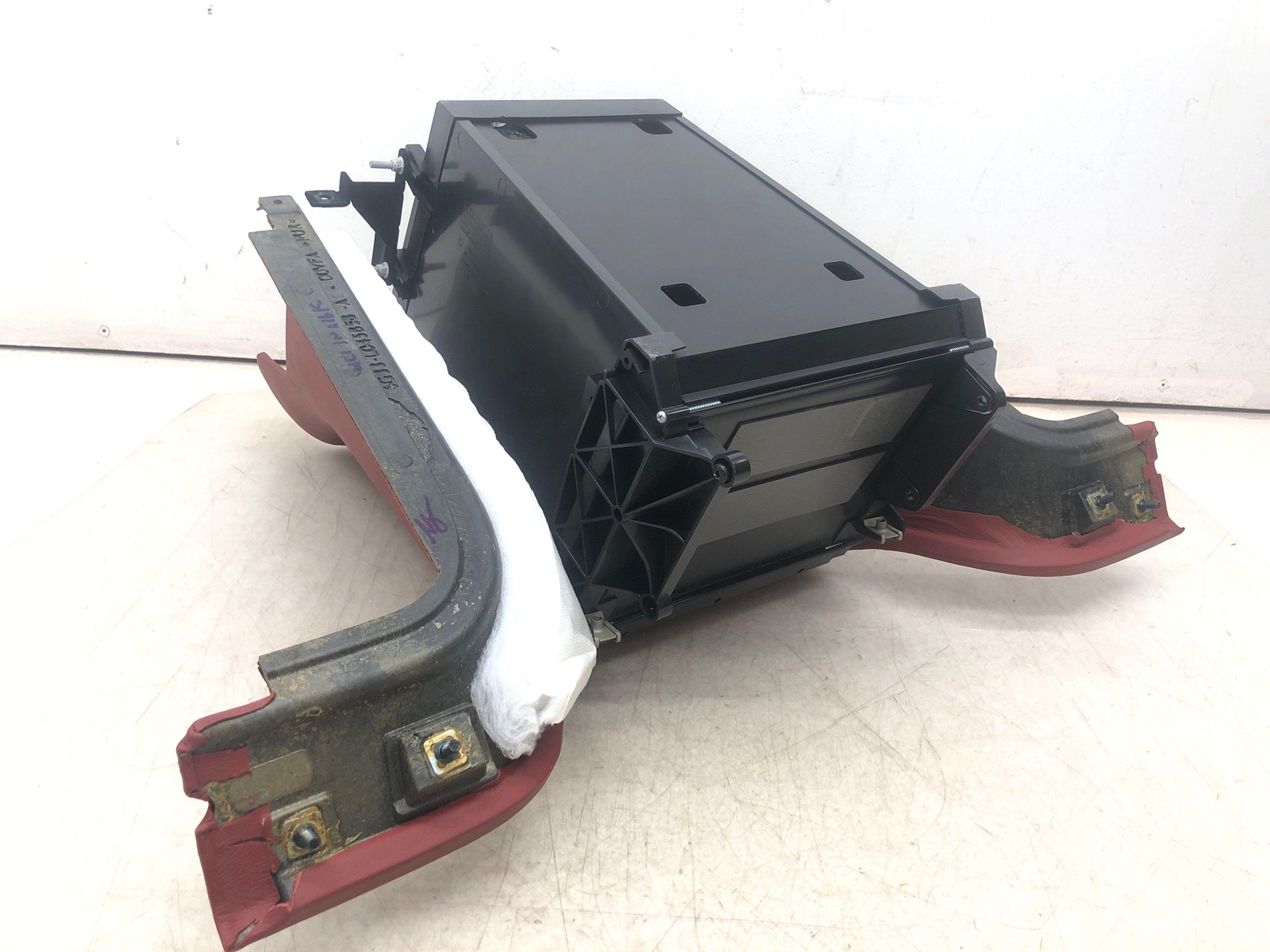 2009 ASTON MARTIN VANTAGE REAR CENTER CONSOLE STORAGE & TRIM 6G33-L116A95-A OEM