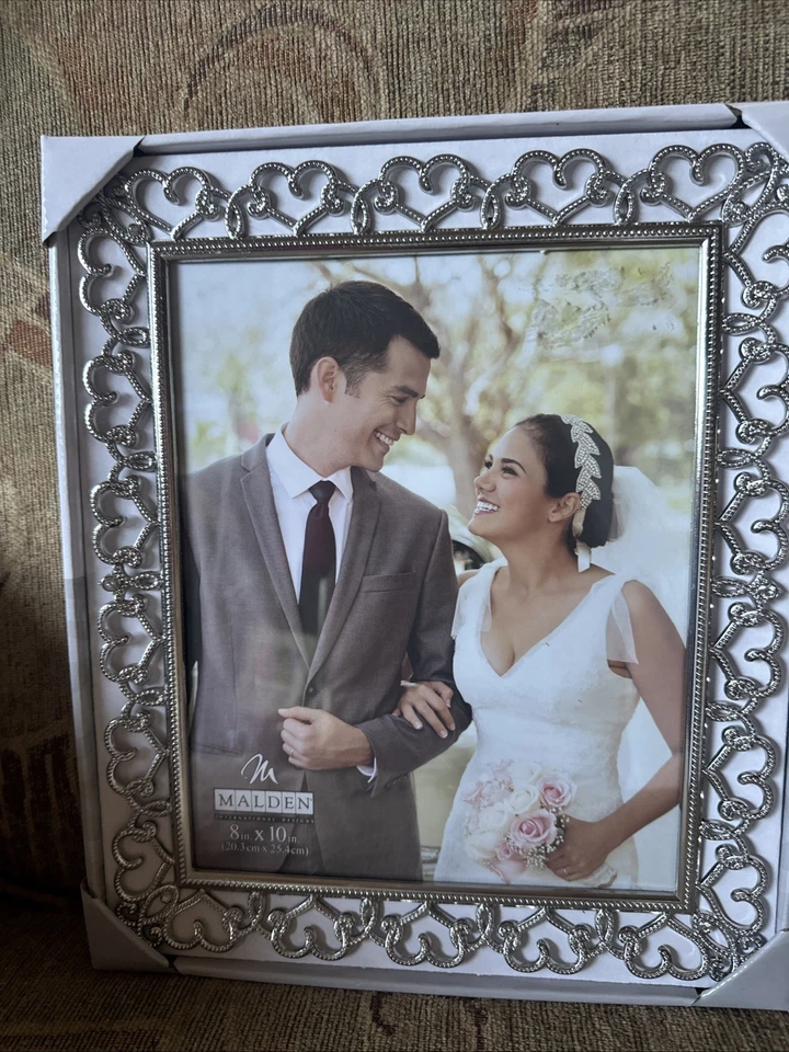 Malden 8x10 英寸银色新娘相框带心和韵石全新带盒 — 第 2/4 张图片