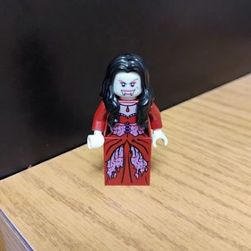 Lego Minifigure Lord Vamyre's Bride Monster Fighters 9468 10228 NICE