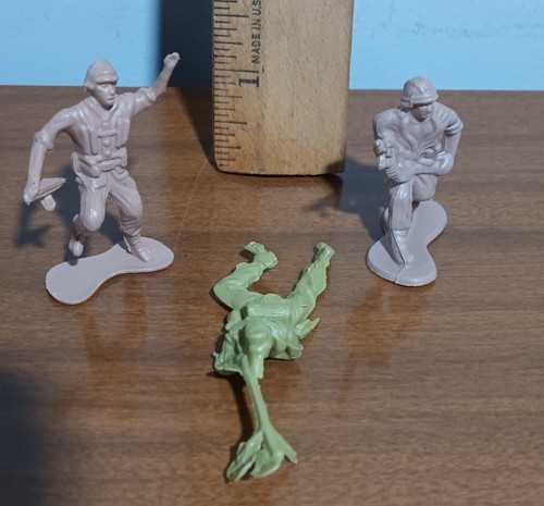 Olive Green Tan & Grey Classic Little Plastic Army Men Soldier Figures Vintage - Picture 15 of 18
