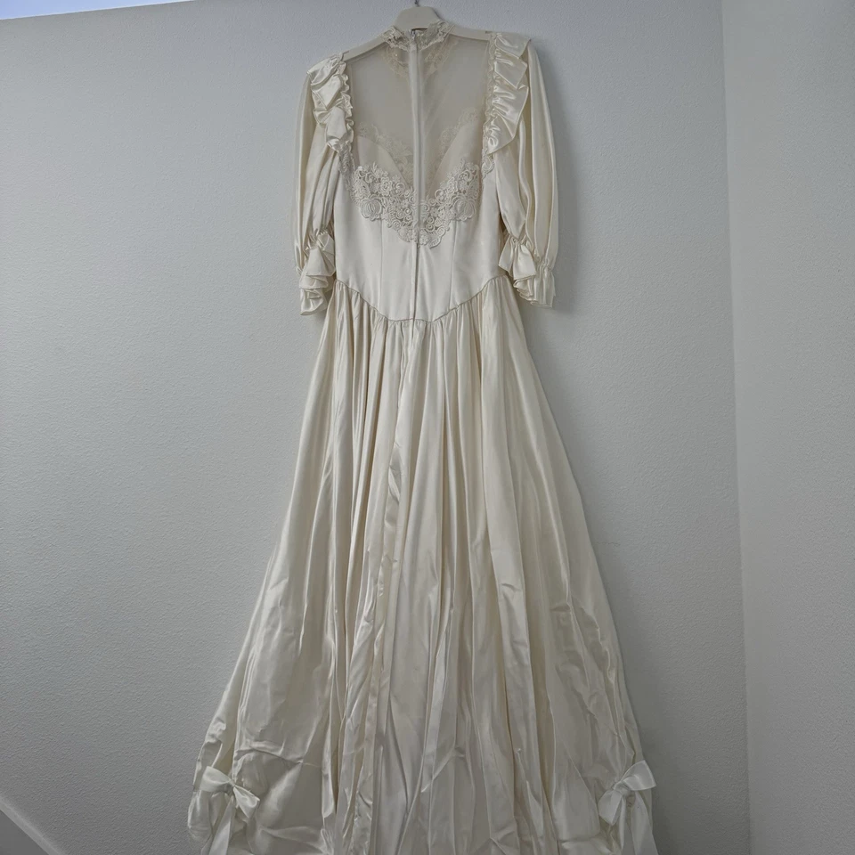 Vintage 1980s Ivory Lace High Neck Wedding Dress ILGWU Made USA Satin Acetate - Image 3 of 4