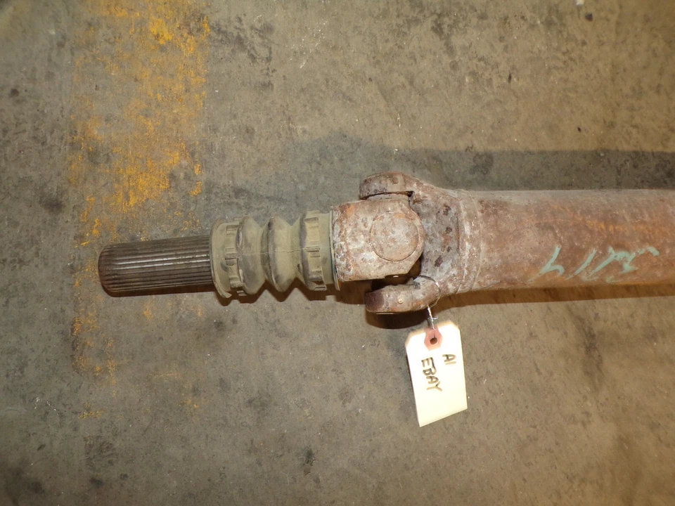 Chevy Silverado 1500 02-06 1999-2007 Avalanche 1500 montaje de eje de transmisión delantero Foto 2 de 4