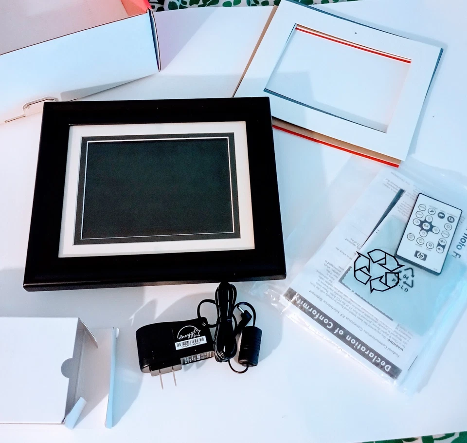 HP 8” Digital Picture Wood Frame Black with Remote  DF820B4 - Image 3 of 4