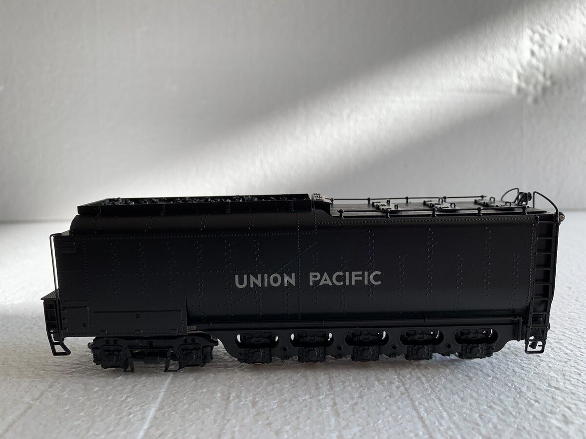 Tenshodo 4-8-8-4 Big Boy with Tender Union Pacific UP 4018 Tenshodo 4-8-8-4 Big Boy with Tender Union Pacific UP 4018