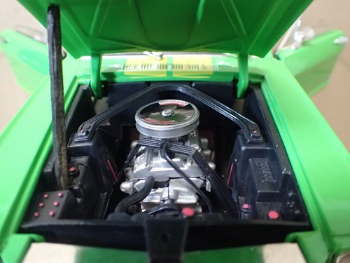 RARE 1/18 FORD MUSTANG 350 GT GREEN UNIVERSAL HOBBIES w/ Motorcraft Display Case - Picture 4 of 24
