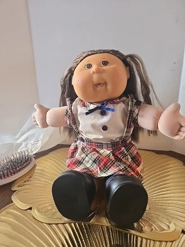 Cabbage Patch Girl Doll, Brown Hair & Blue Eyes Play Along Hong Kong 2005