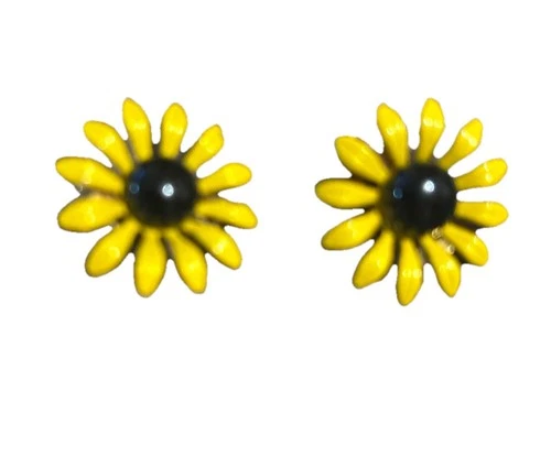 Pair Of Vintage Enamel Daisy Clip Earrings - Costume  Jewelry Metal