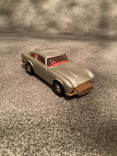 Corgi toys James Bond aston martin DB5 #270 whizzwheels 1/43 scale, read
