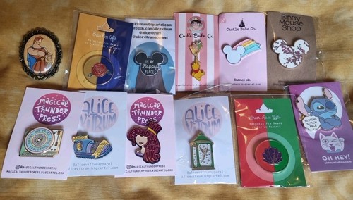 12 Disney Pin Anstecker Stitch Mickey Mouse Tinker Bell Herkules Meerjungfrau Pooh