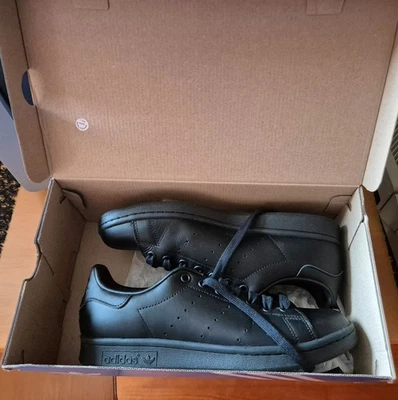 basket adidas noire Stan Smith homme 40 2/3 portée une seule fois car trop petit - Photo 1/4